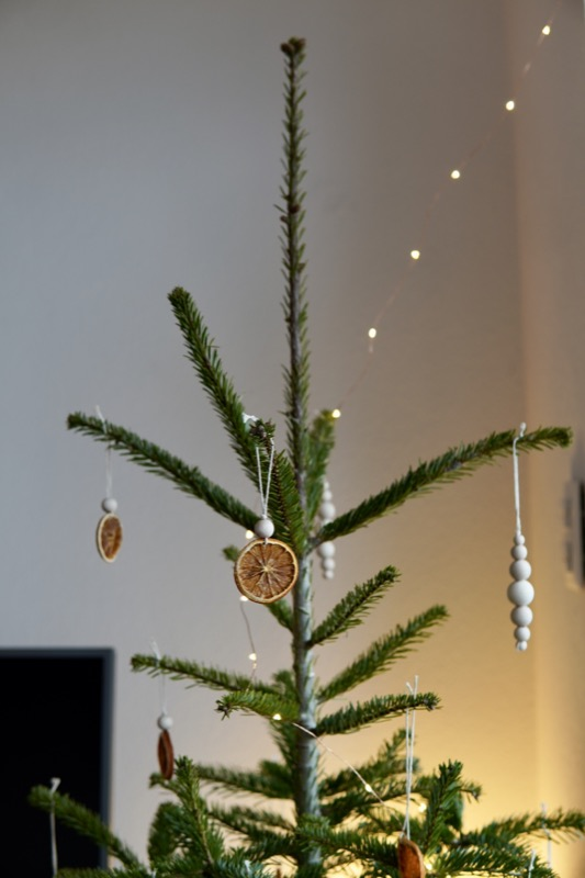 Minimalistischer Weihnachtsbaum Inspiration  03