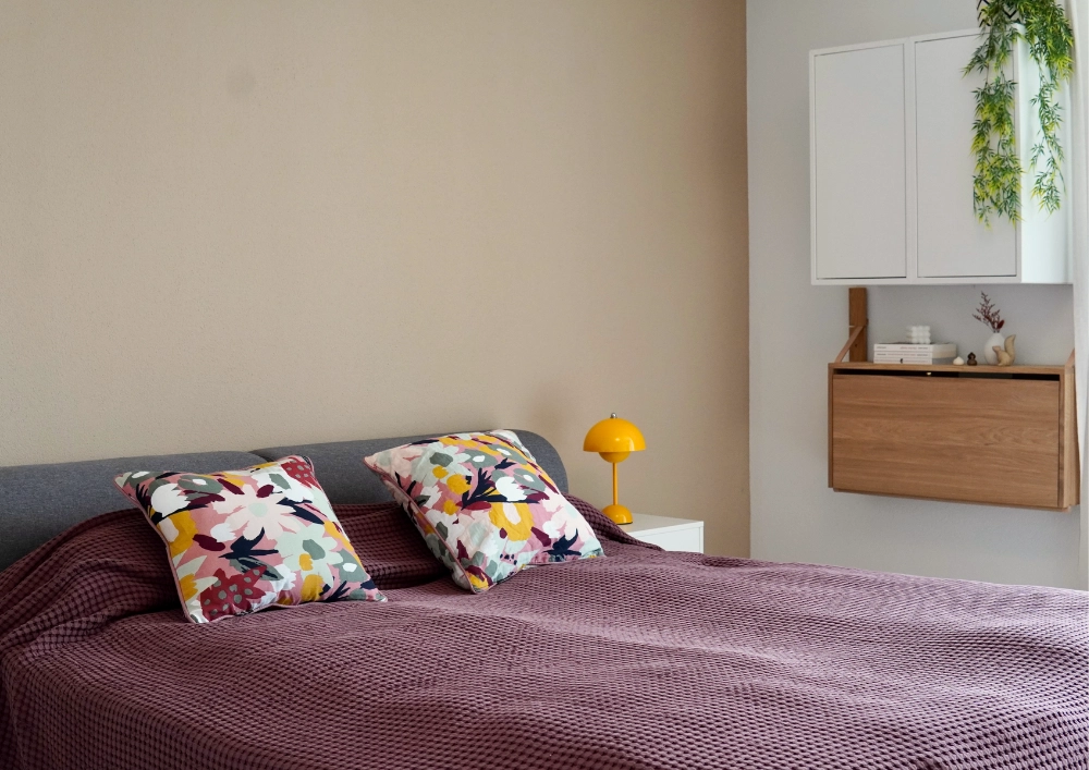 Projekt blumige Neubauwohnung Schlafzimmer Wandfarbe