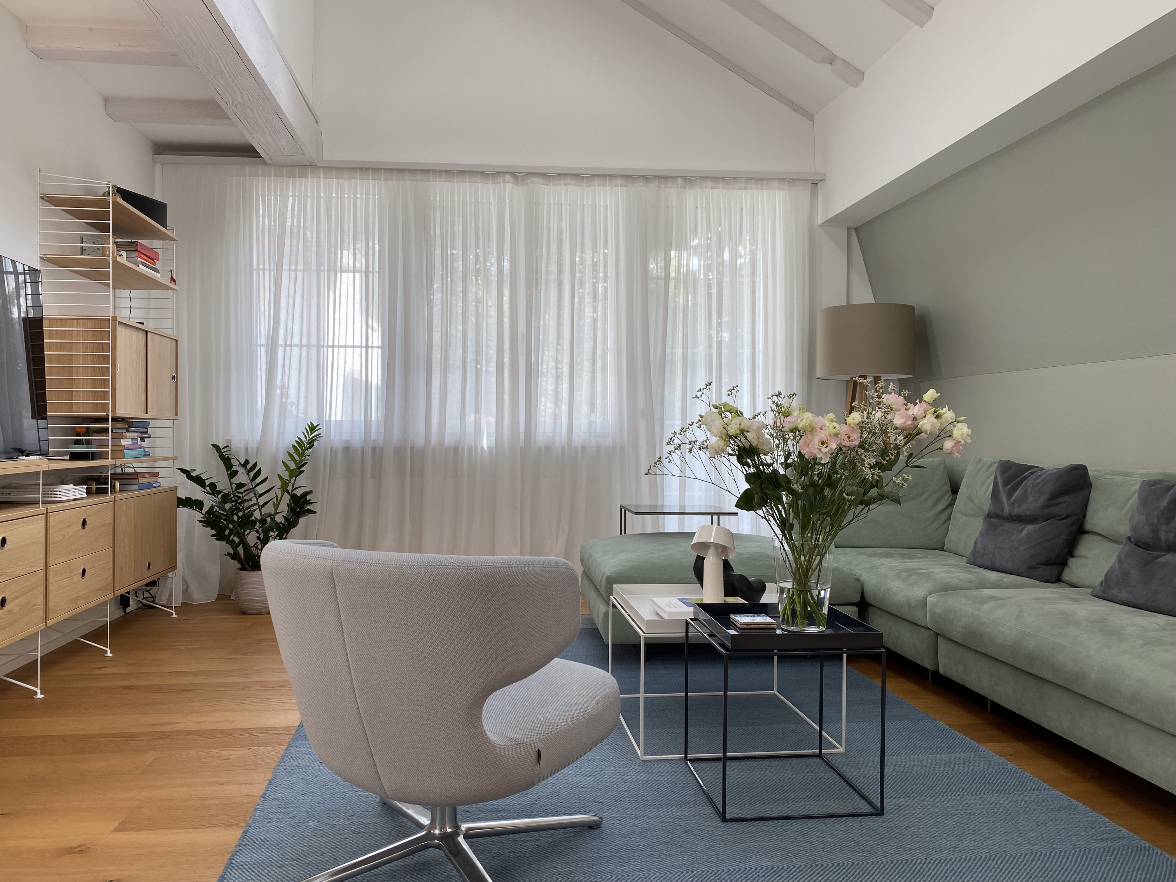 Projekt farbige Dachwohnung Wohnzimmer