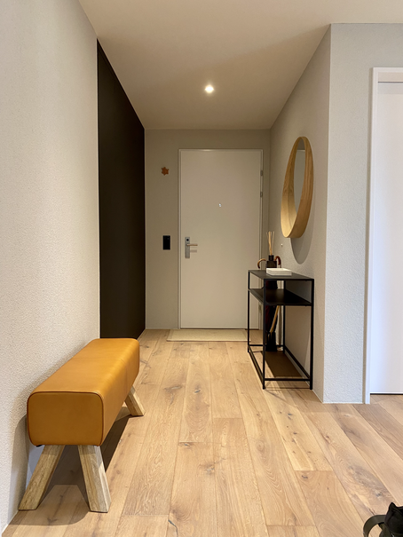 Helle, moderne Neubauwohnung im Scandi-Stil mit durchdachter Einrichtung