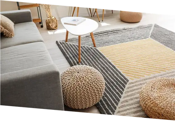 Verschiedene Teppiche in unterschiedlichen Stilen und Farben