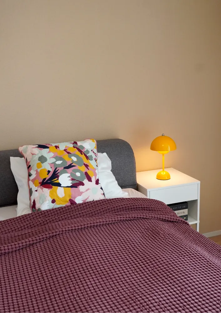 Bett Nachttisch Farbkonzept Schlafzimmer