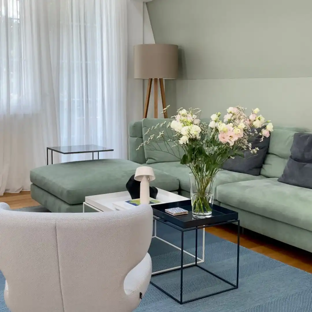 Farbige Dachwohnung – modernes Penthouse