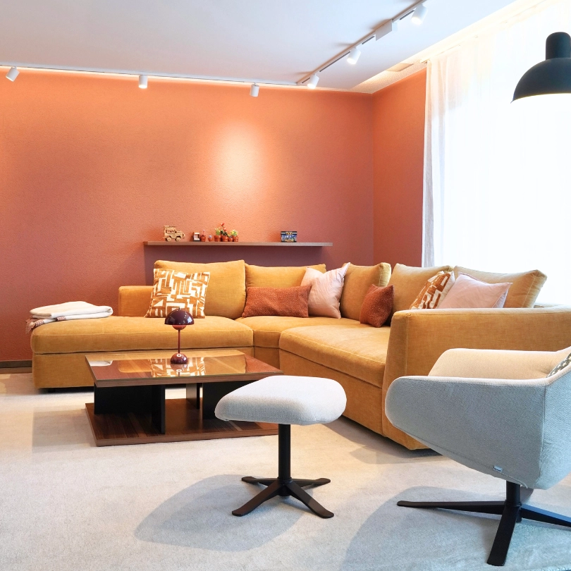 Wohnzimmer in warmen Farbtönen – Projekt Straub
