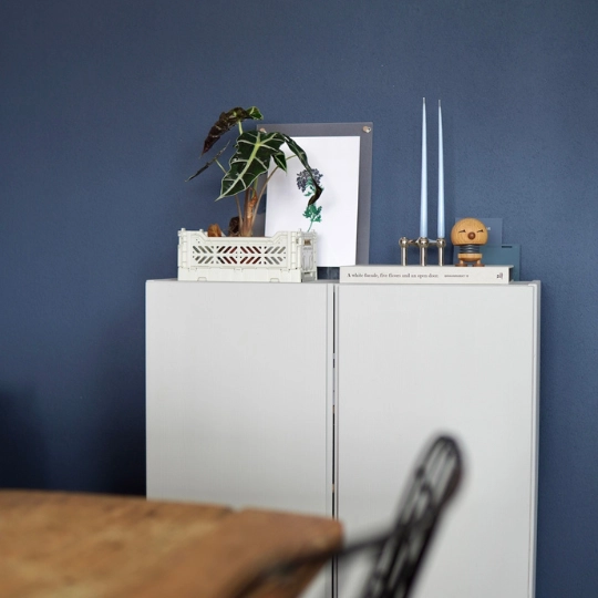 Wandfarbe Blau im Esszimmer.